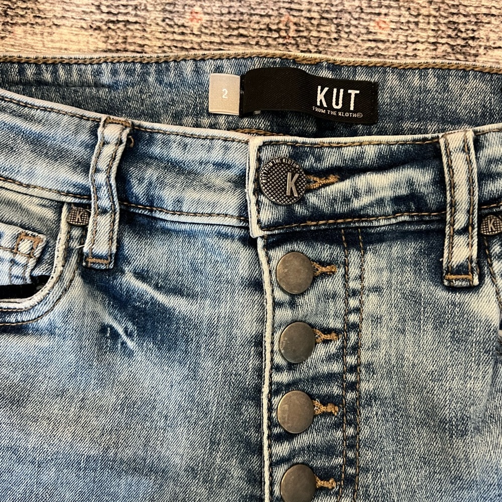 Fit like a 4 acid wash button fly jeans!